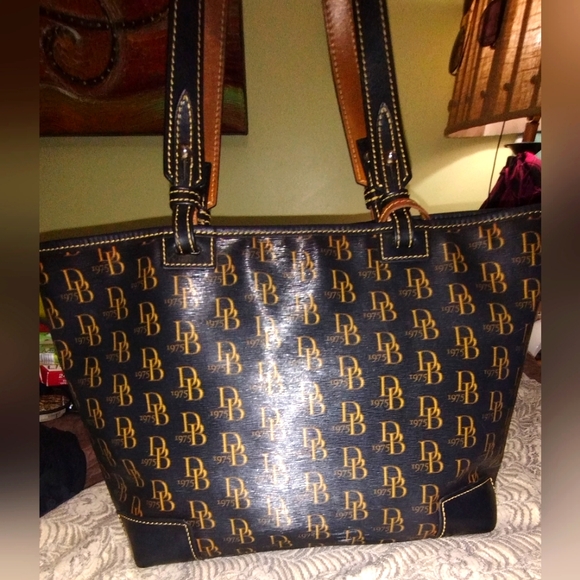 Dooney and Bourke shoulder leather bag - Picture 5 of 16